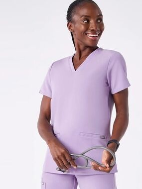 Figs Technical Collection V-Neck Scrub Top - Lavender Size Large